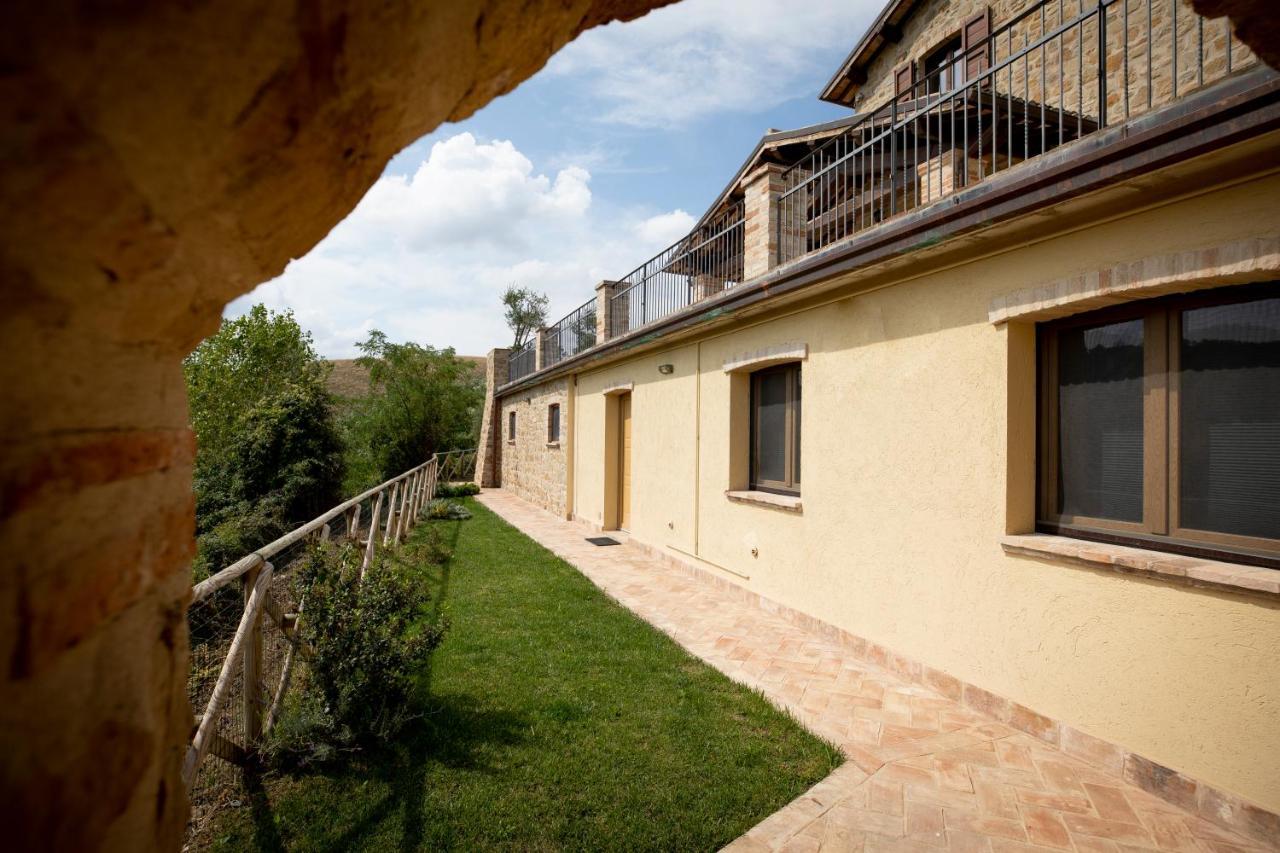 Villa Ermelinda - Piscina Privata E Jacuzzi Castelraimondo Exteriör bild