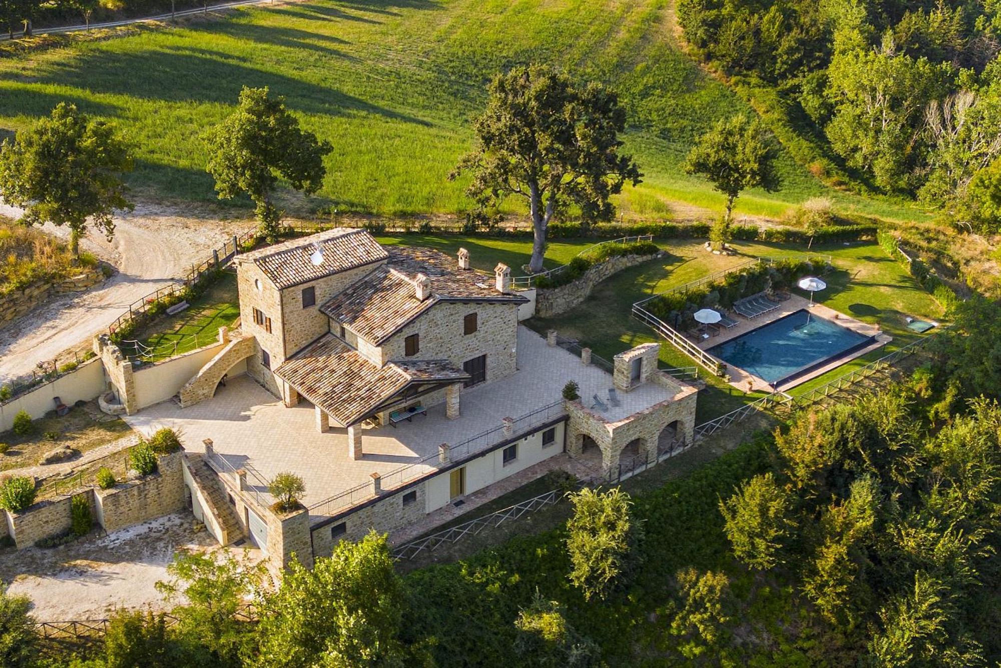 Villa Ermelinda - Piscina Privata E Jacuzzi Castelraimondo Exteriör bild